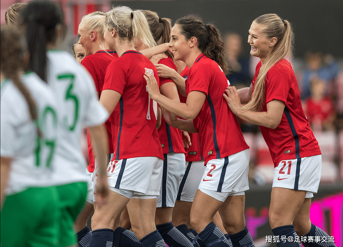 加拿大女足比赛引发热闹场面