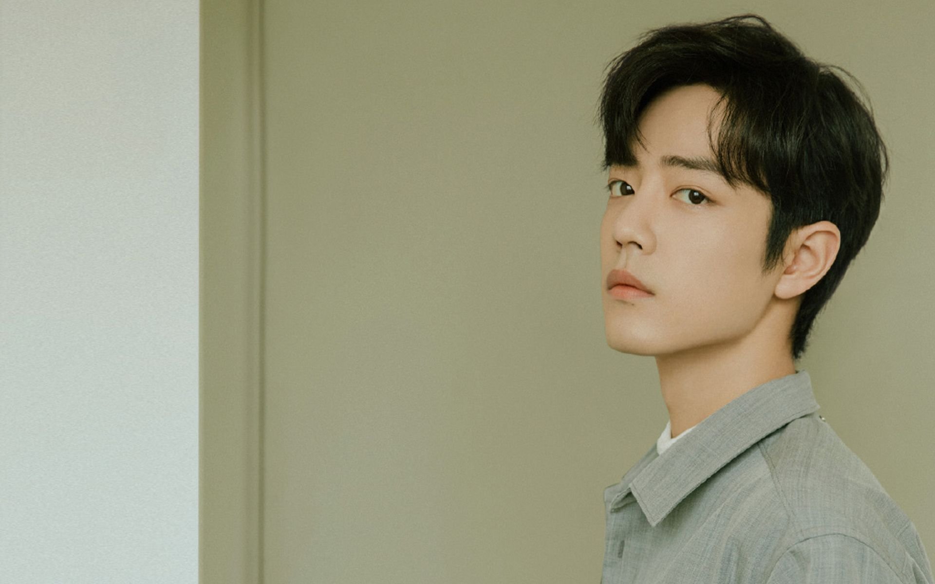 胜负间的同频脉搏，当梁靖崑的球台统治与瑞典绿茵的轻取同奏