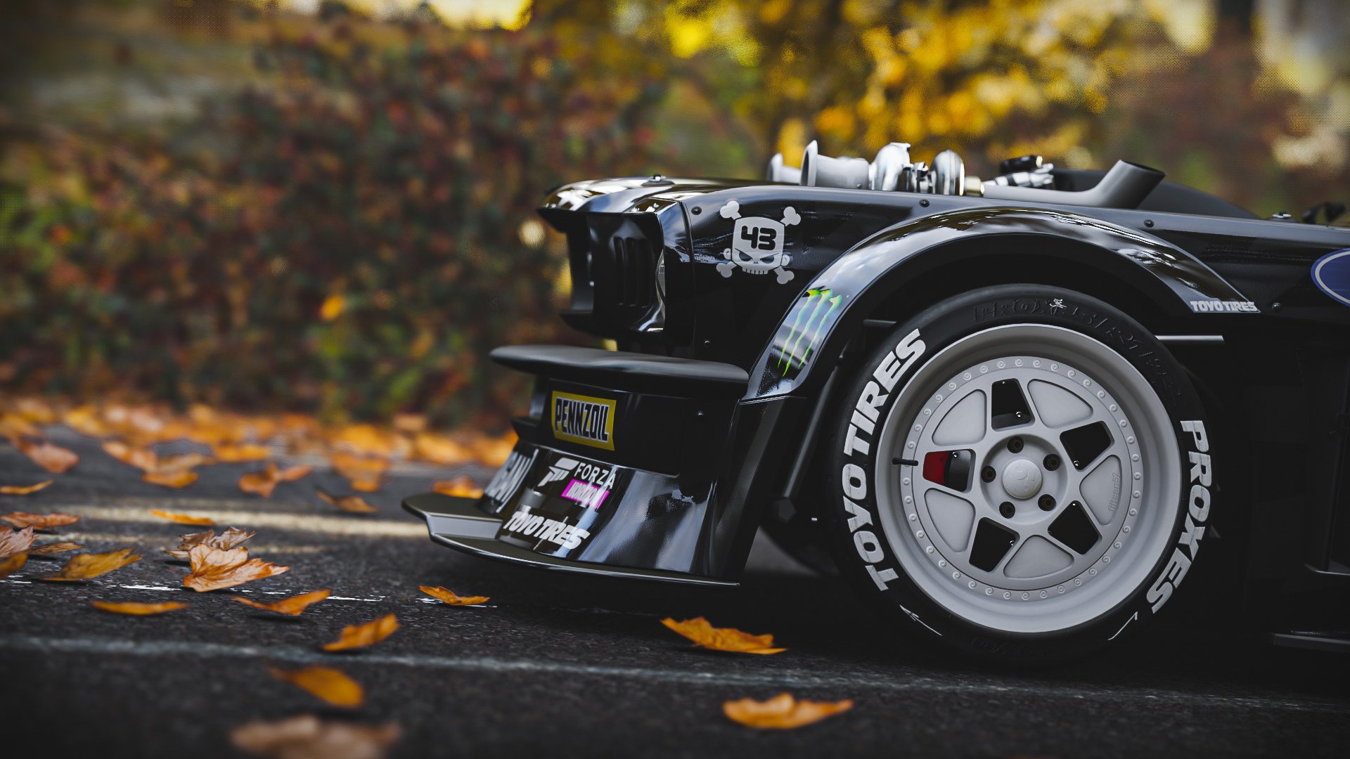 双线叙事，梅赛德斯全维进击力压迈凯伦，维斯塔潘则在另一维度定义极限