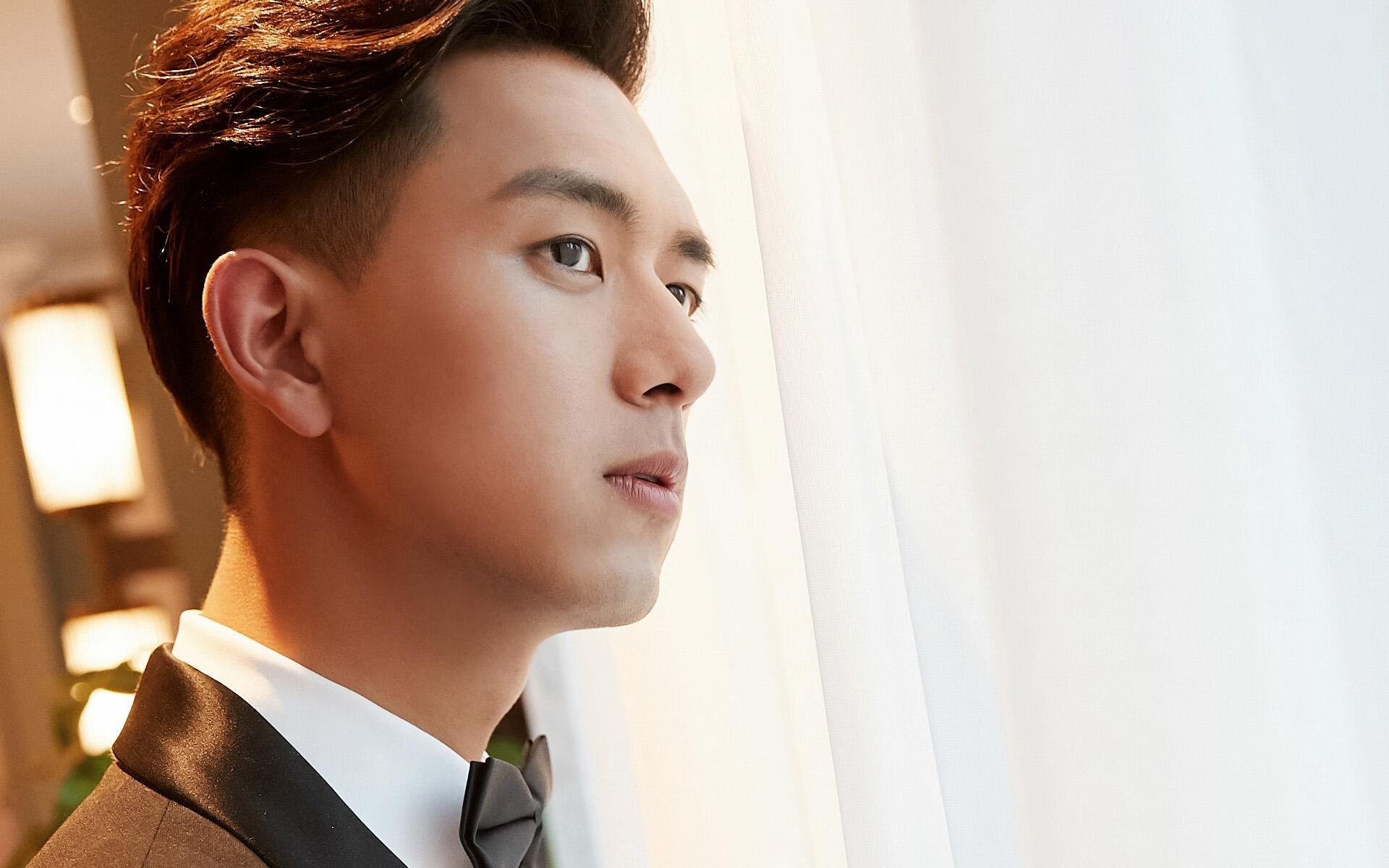 爱游戏下载-移形换位！萨拉赫身披蓝武士战袍，末节魔法助日本带走奥地利