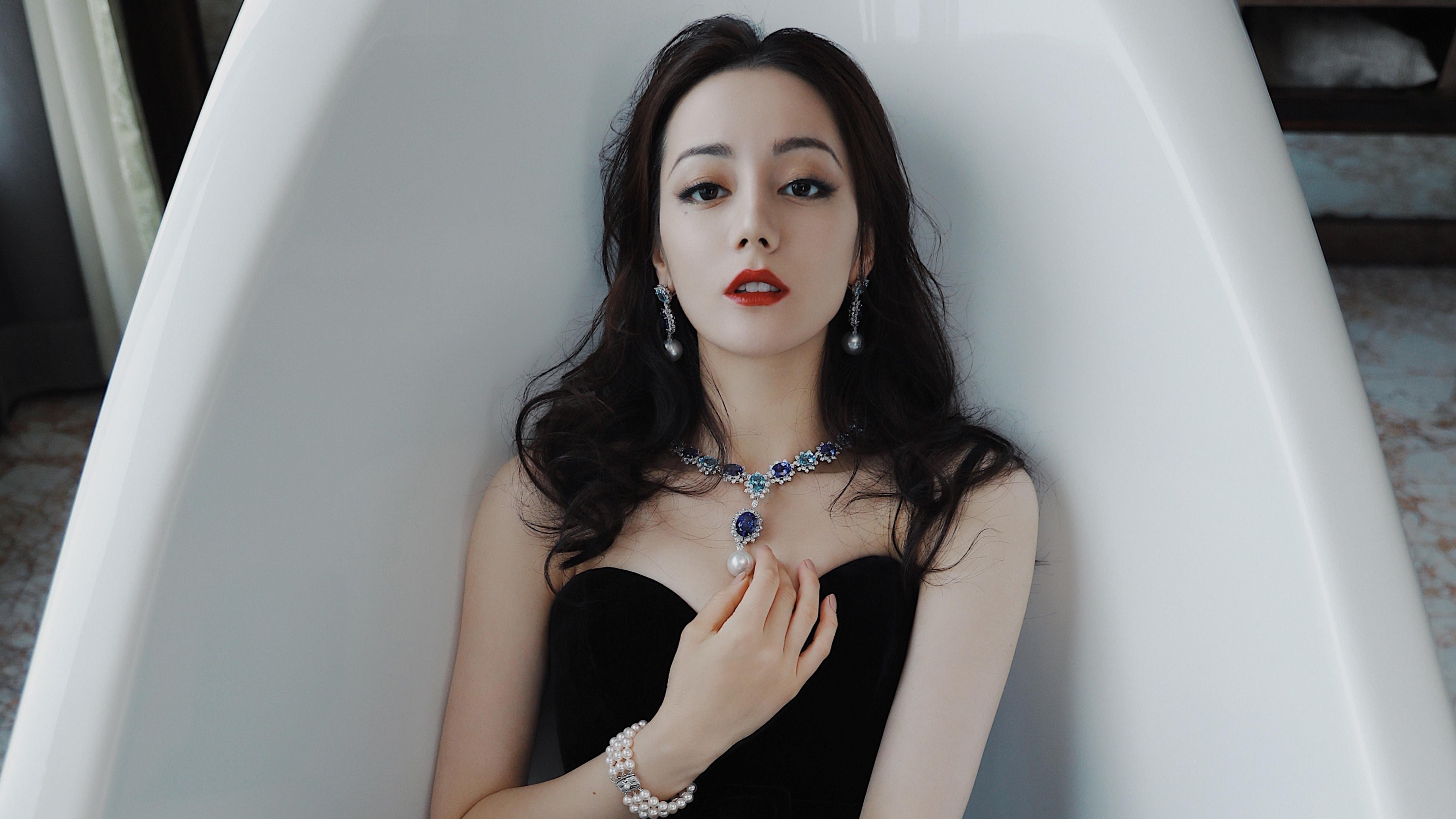 当库里按下开关,勇士逆流而上,灰熊防线在火光中崩塌